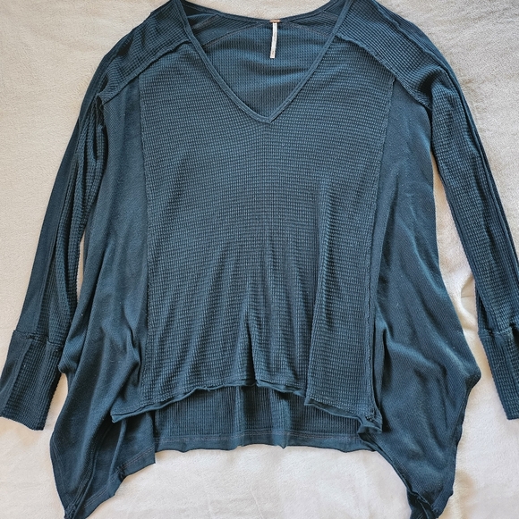 Free People V-Neck Thermal Waffle Knit Shirt Evergreen Green Boho Oversize Med - Picture 3 of 5